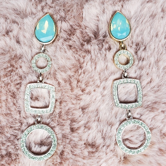 ♻️DONATED ♻️ 💄TAKE IT SALE💋🥂MMCrystal  tear drop earrings - Picture 2 of 4